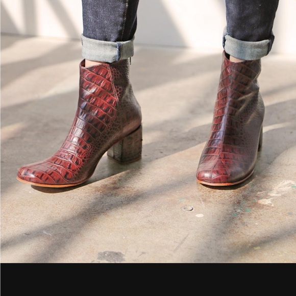 Zou Xou Dark Brown Crocodile Pattern Ankle Boots - Picture 12 of 16